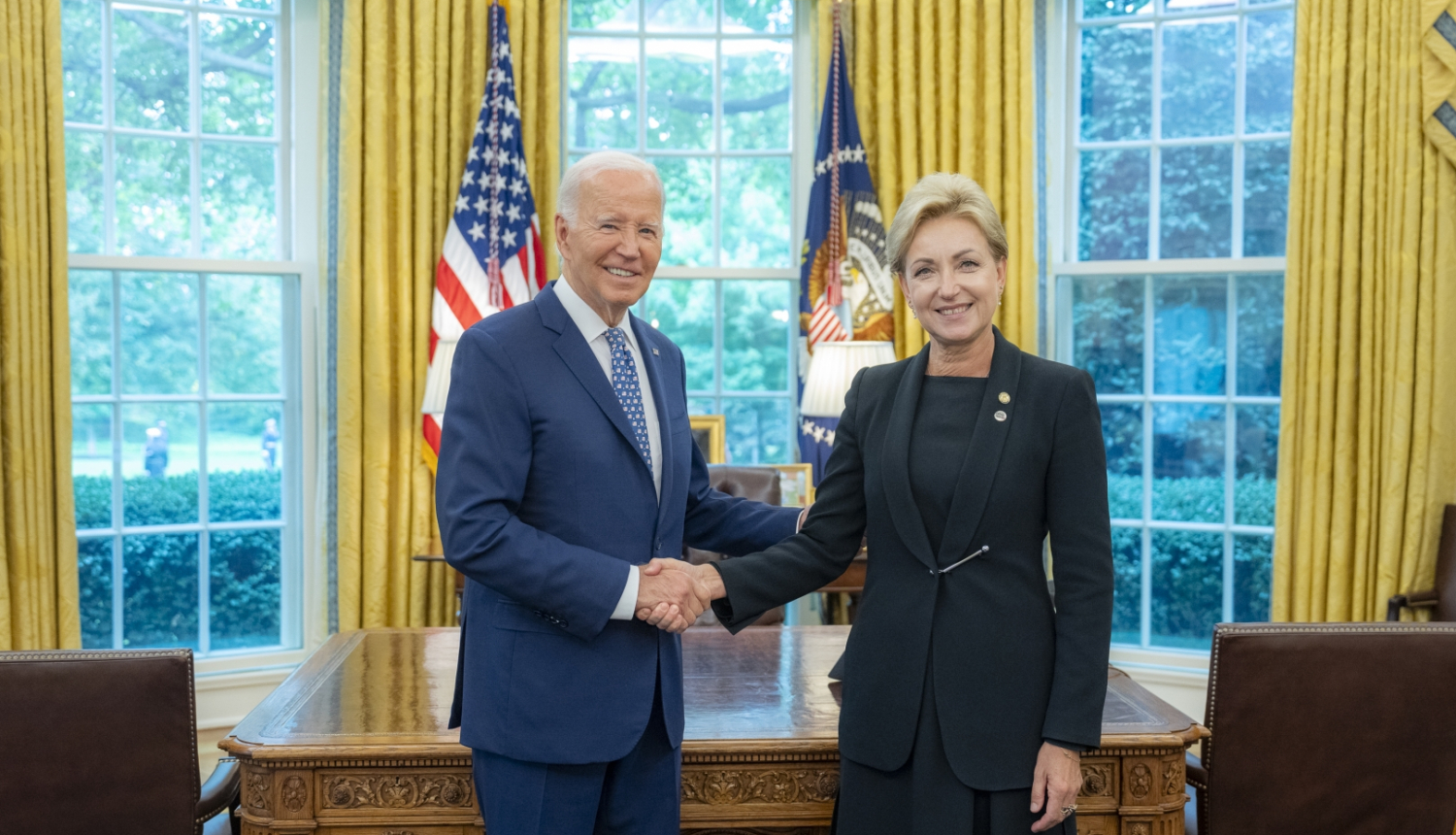 Joseph Robinette Biden, Jr un Elita Kuzma