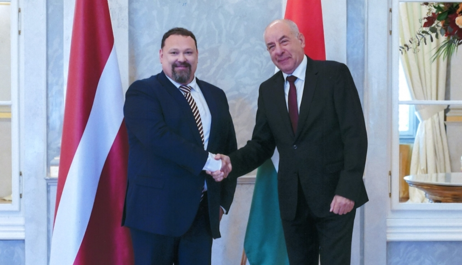 Jurijs Pogrebņaks un Tamás Sulyok