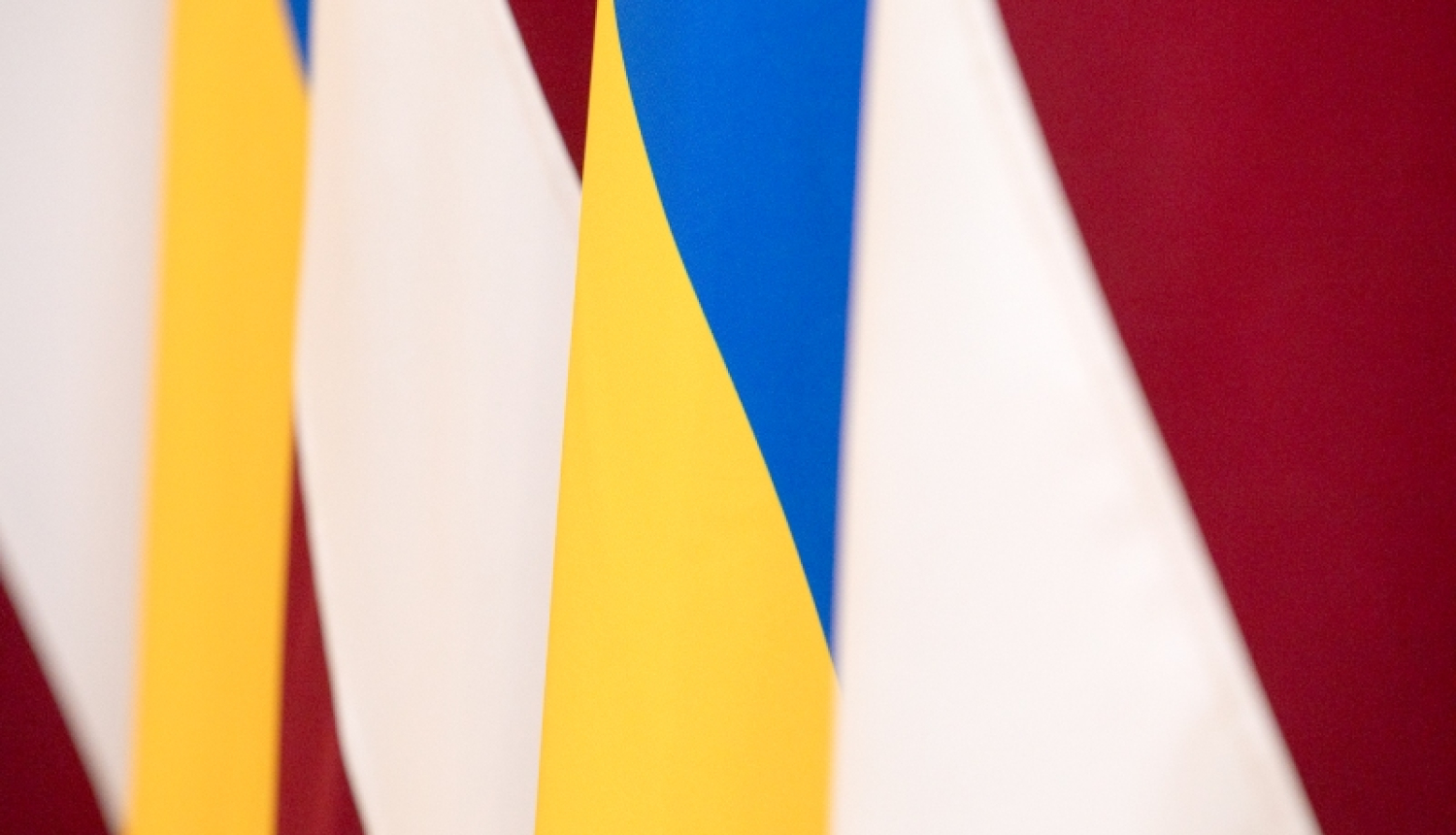 Latvijas un Ukrainas karogi