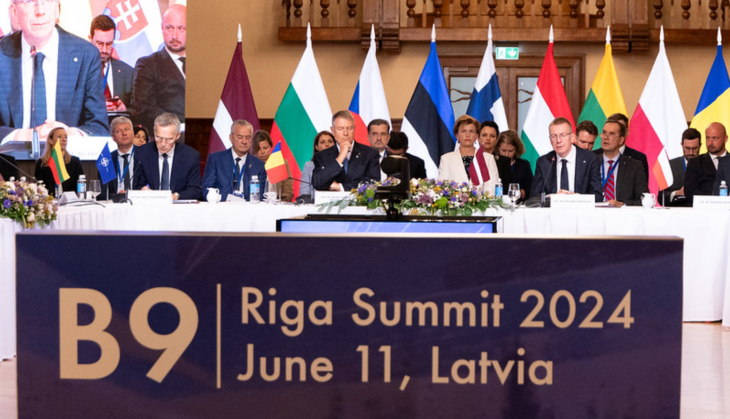 NATO Austrumu flanga valstu (B9) samita dalībnieki pie apspriežu galda