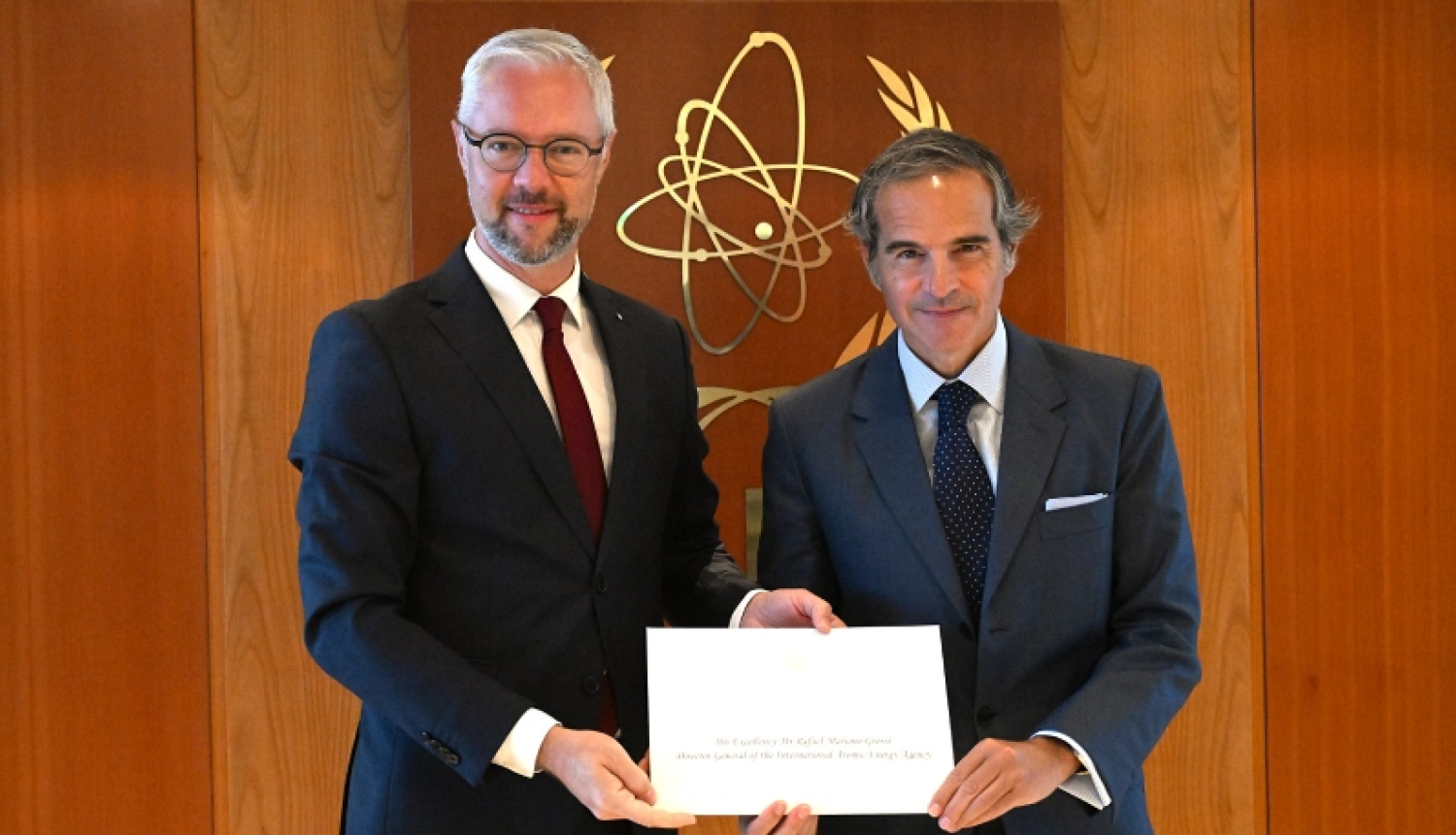 Raimonds Oškalns un Rafael Mariano Grossi