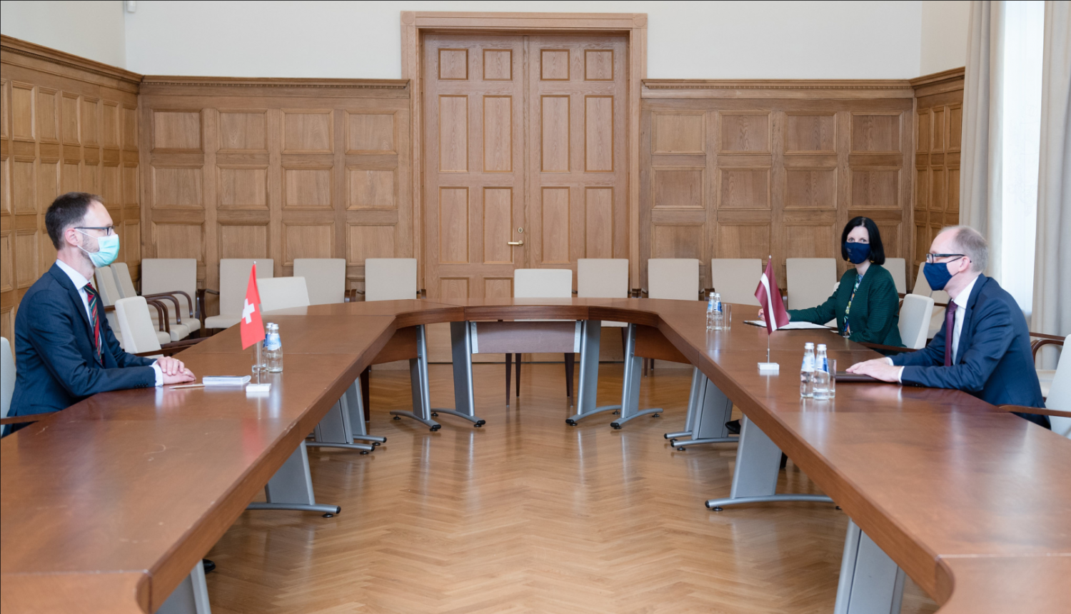 Valsts sekretārs atvadu vizītē pieņem Šveices Konfederācijas vēstnieku