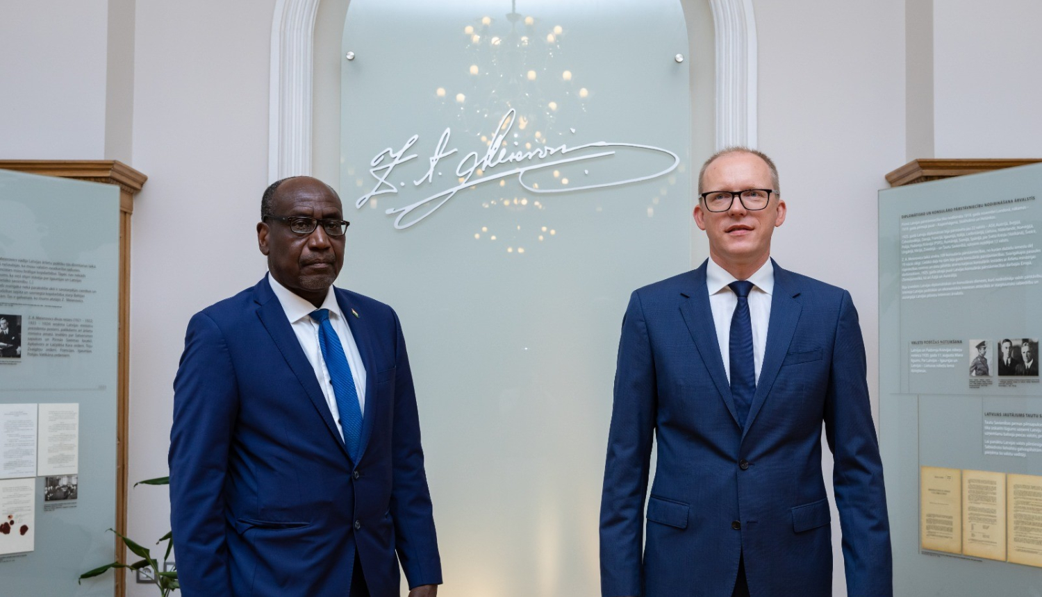 Valsts sekretārs Andris Pelšs akreditācijas vizītē pieņem Nigēras vēstnieku