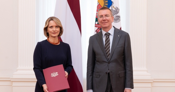Latvisk ambassadør i Litauen Solveiga Silkalna mottar akkrediteringsbrev