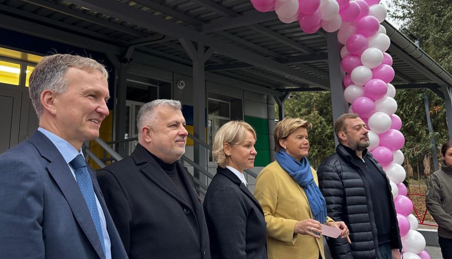 Rekonstruētā slimnīcas bērnu bloka atklāšanas dalībnieki