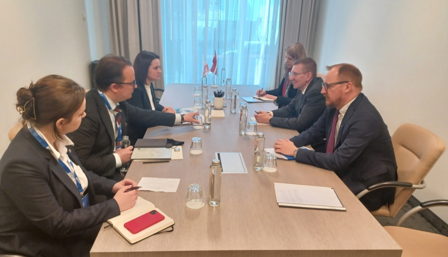 2022. gada 1. aprīlī Tallinā, Igaunijā, ārlietu ministrs Edgars Rinkēvičs tikās ar demokrātiskās Baltkrievijas līderi Svjatlanu Cihanousku (Sviatlana Tsikhanouskaya)