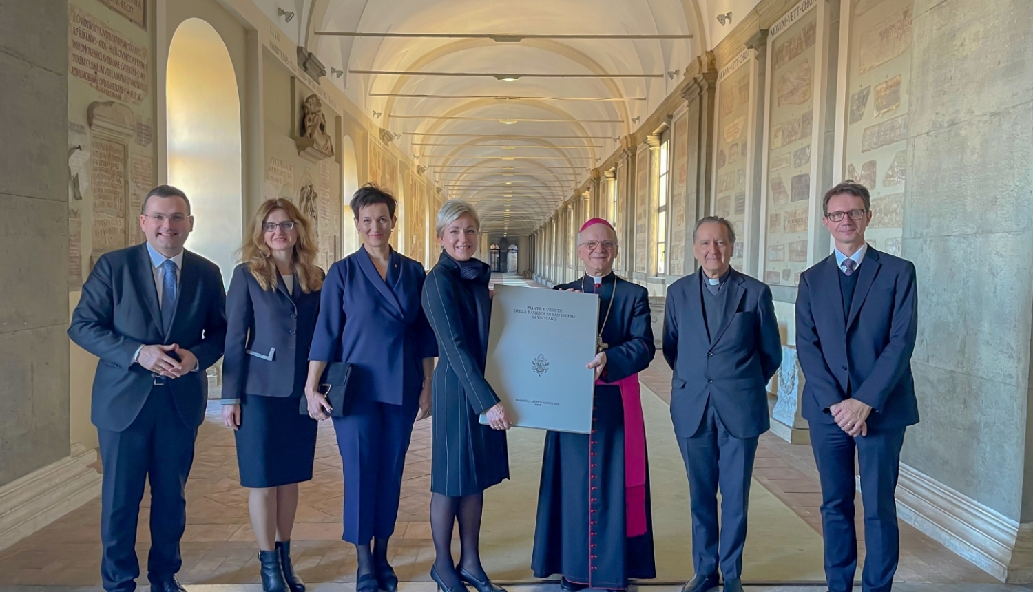 Sv.Krēsls un Latvijas delegācija