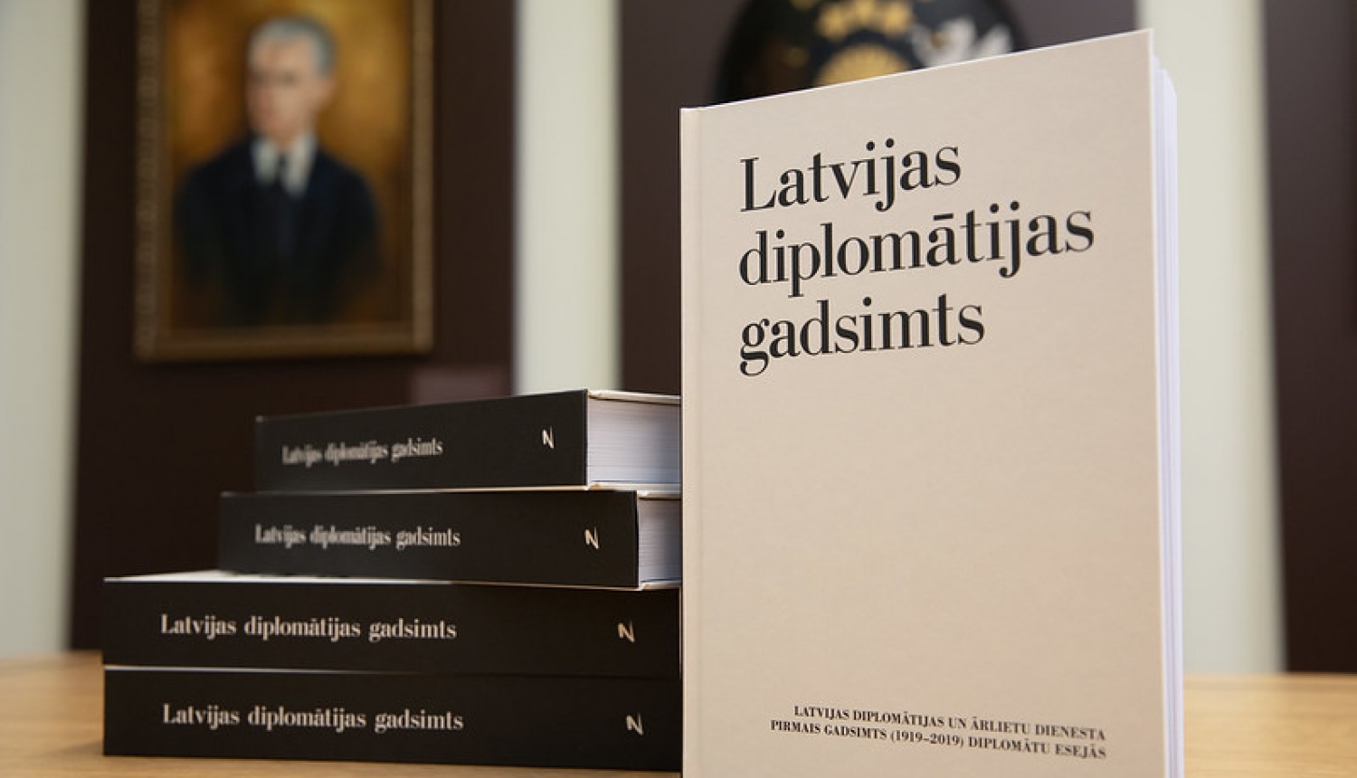 Izdots eseju krājums “Latvijas diplomātijas gadsimts”