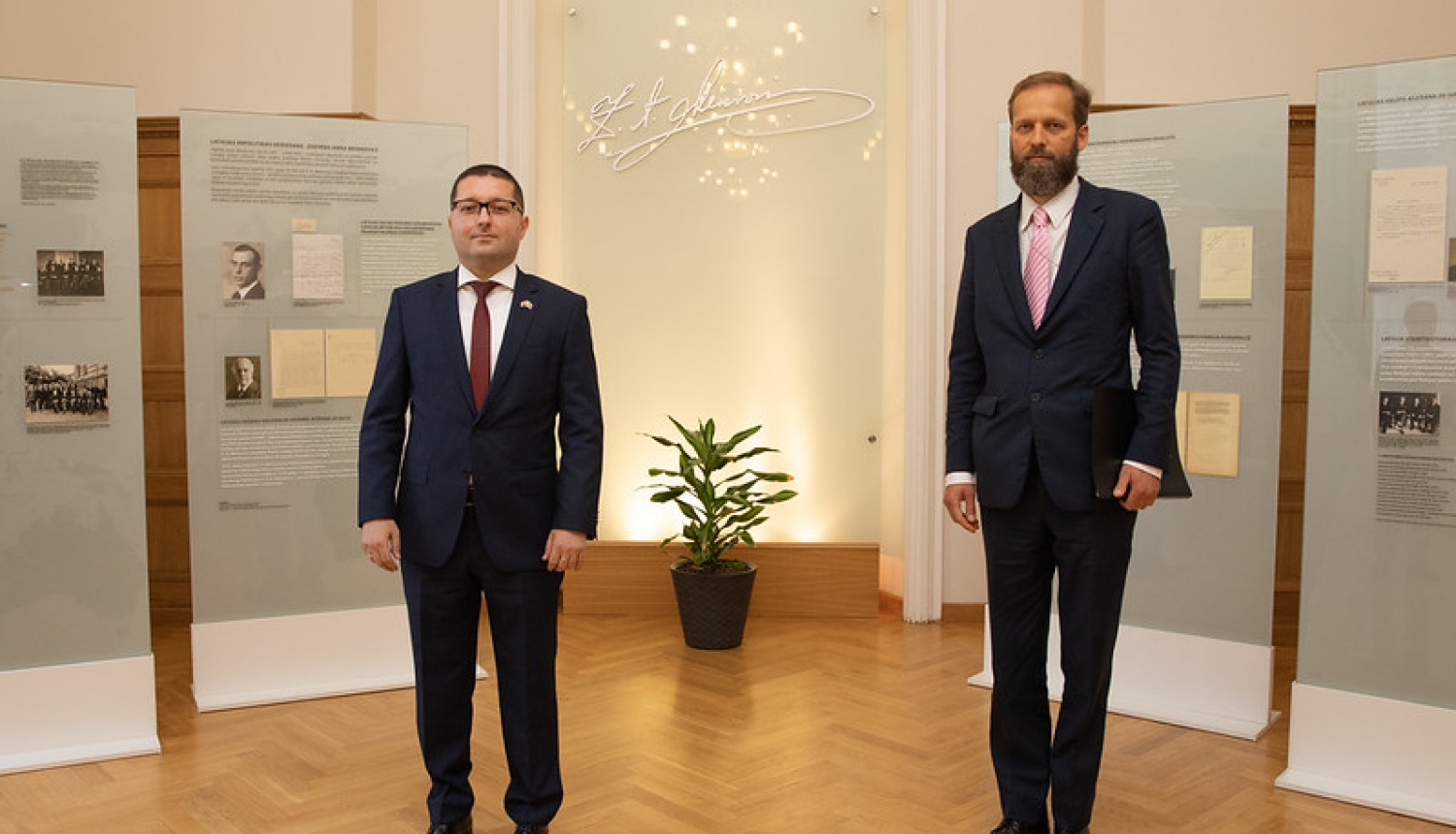 Jānis Mažeiks akreditācijas vizītē pieņem jauno Moldovas vēstnieku