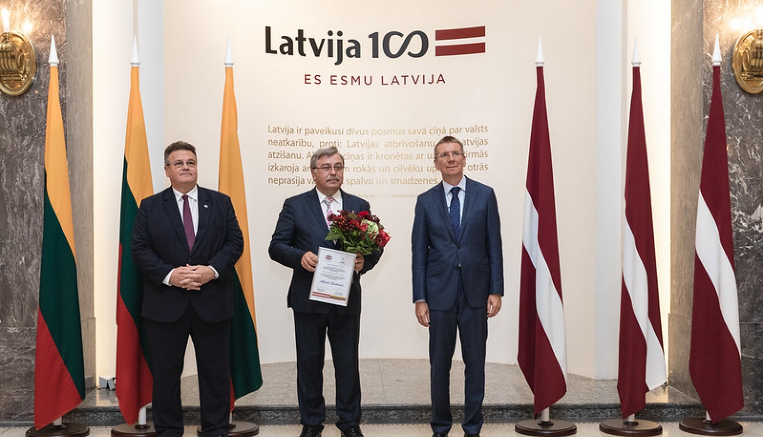 Latvijas un Lietuvas Ārlietu ministriju Baltu balvu saņem diplomāts un valodnieks Alberts Sarkanis