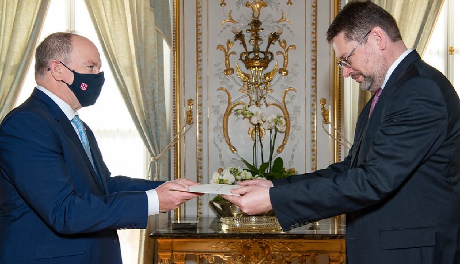 Vēstnieks Eduards Stiprais iesniedz akreditācijas vēstuli Monako firstam Albertam II