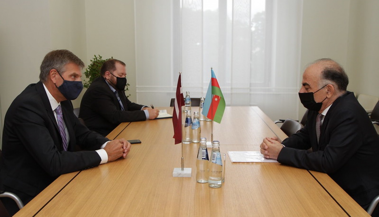 Normans Penke atvadu vizītē pieņem Azerbaidžānas vēstnieku 