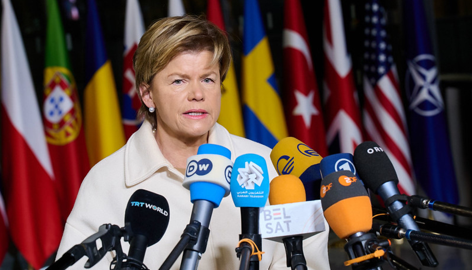Ārlietu ministre Baiba Braže uzrunā medijus pirms NATO ministru sanāksmes