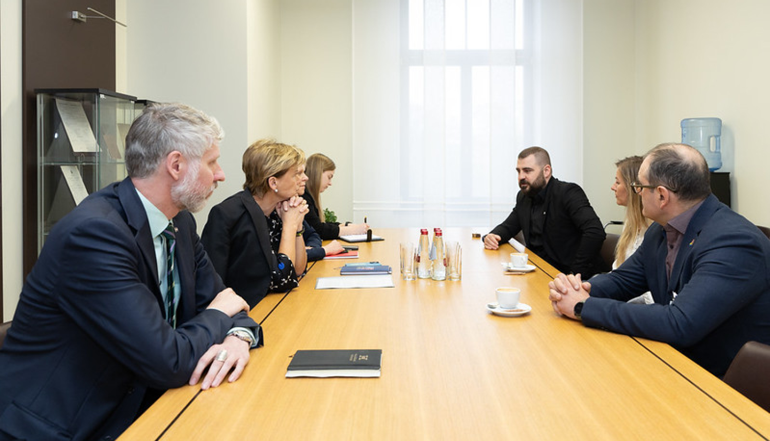 Baiba Braže tiekas ar apvienībām Uzņēmēji mieram un Tavi draugi
