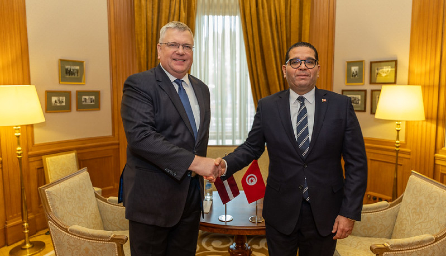 Ārlietu ministrijas ģenerālinspektors Ilgvars Kļava un Tunisijas Republikas ārkārtējais un pilnvarotais vēstnieks Latvijā Taufīks Šebi