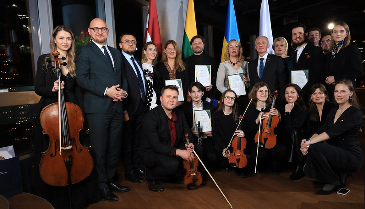 Koncerta "Brīvības balsis par noturību un mieru" dalībnieku kopbilde