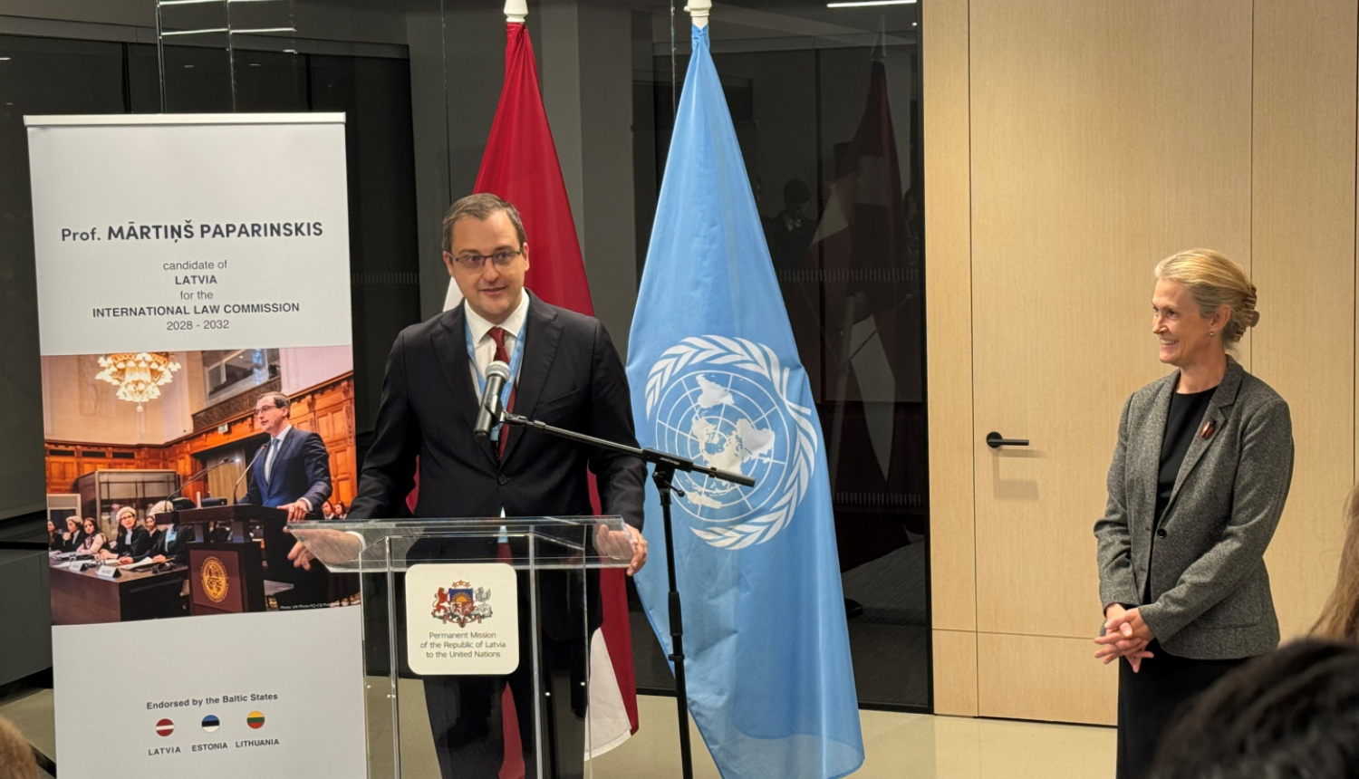 Mārtiņš Paparinskis saka uzrunu pieņemšanā