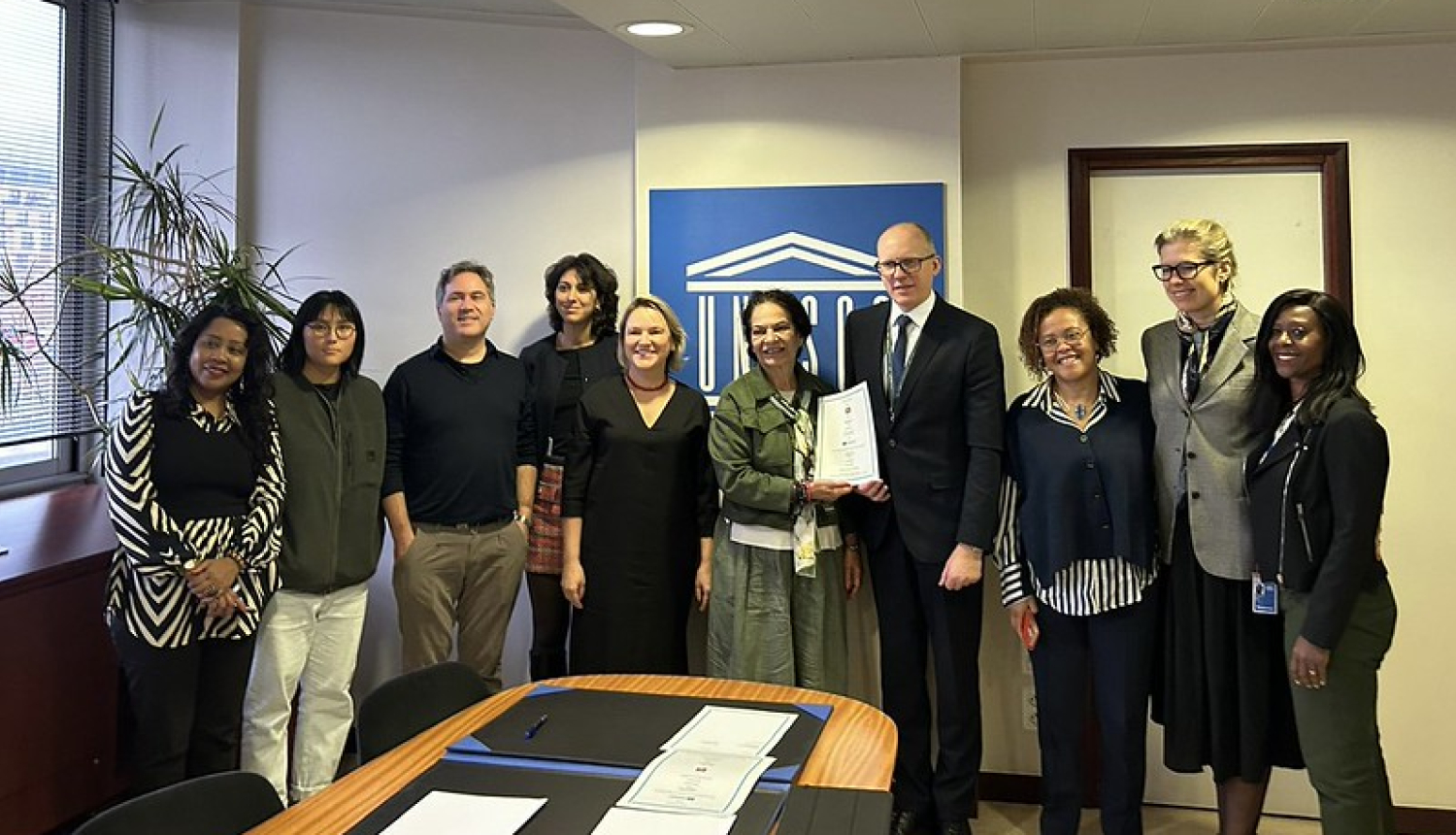 "Tilde" un UNESCO sadarbības līguma parakstīšanas svinīgās ceremonijas dalībnieku kopbilde