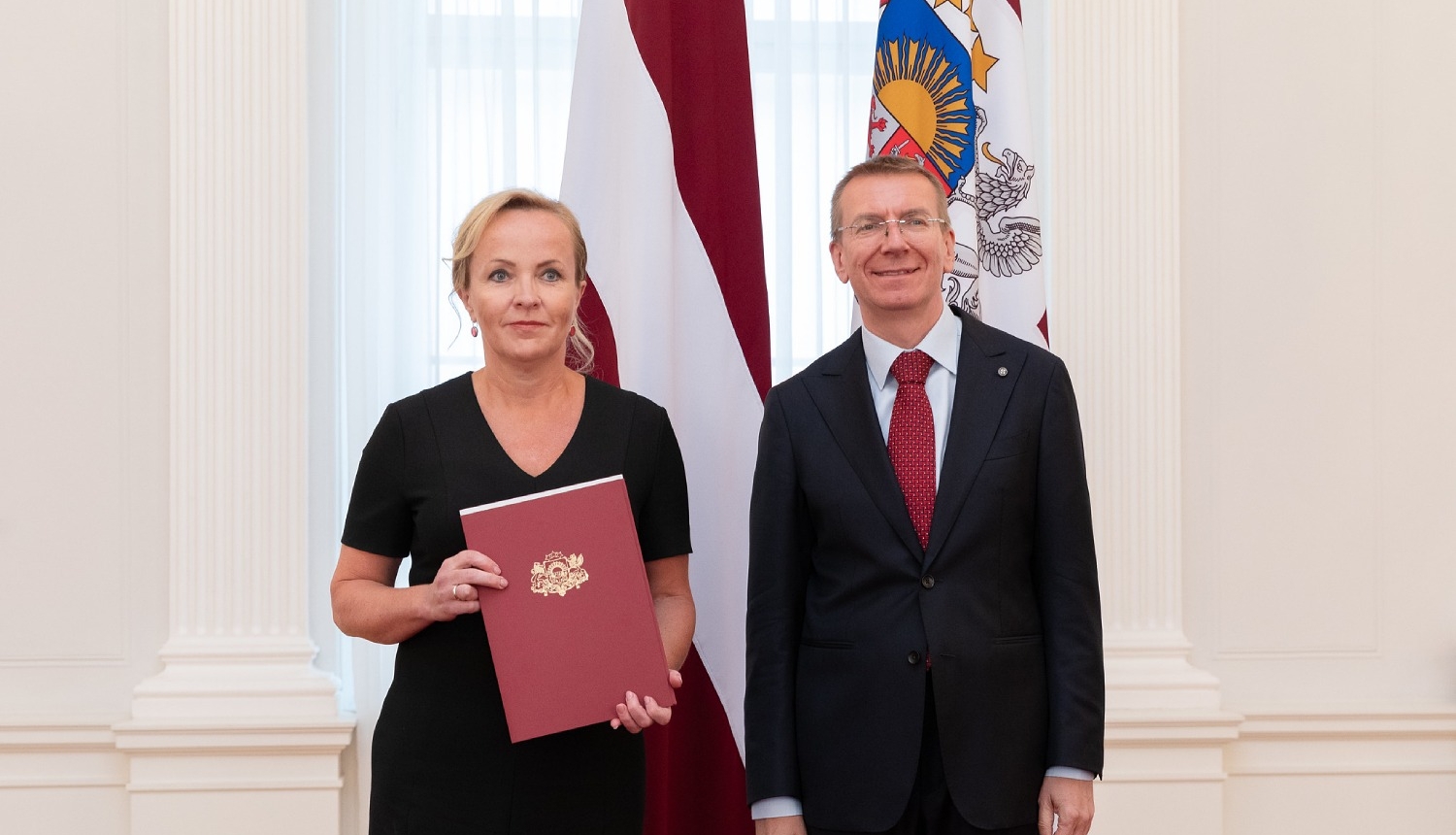 Nākamā Latvijas vēstniece Beļģijā Aiga Liepiņa saņem akreditācijas vēstuli