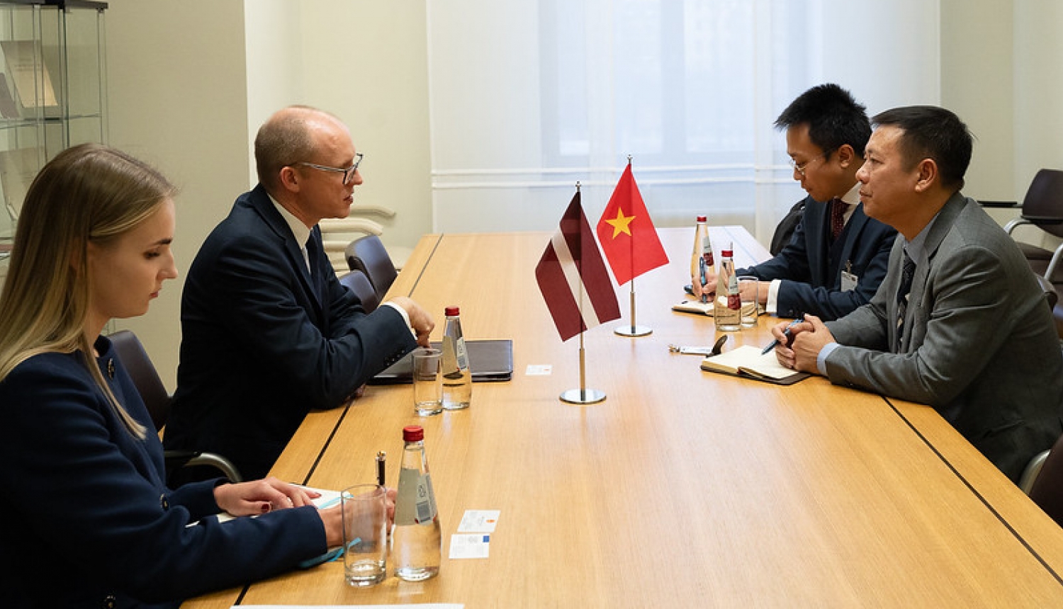 Ārlietu ministrijas valsts sekretārs Andris Pelšs tiekas ar Vjetnamas ārkārtējo un pilnvaroto vēstnieku Vantuaņu Čonu (Tran Van Tuan)