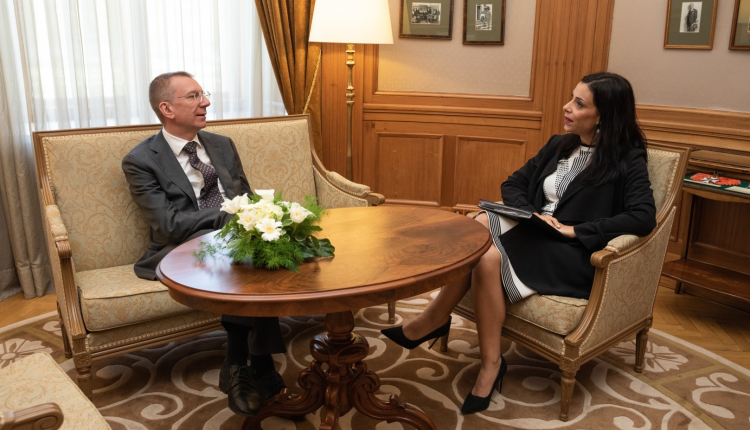 Ārlietu ministrs Edgars Rinkēvičs sveic Rīgā uzņem Lihtenšteinas ārlietu ministri Dominiku Hasleri
