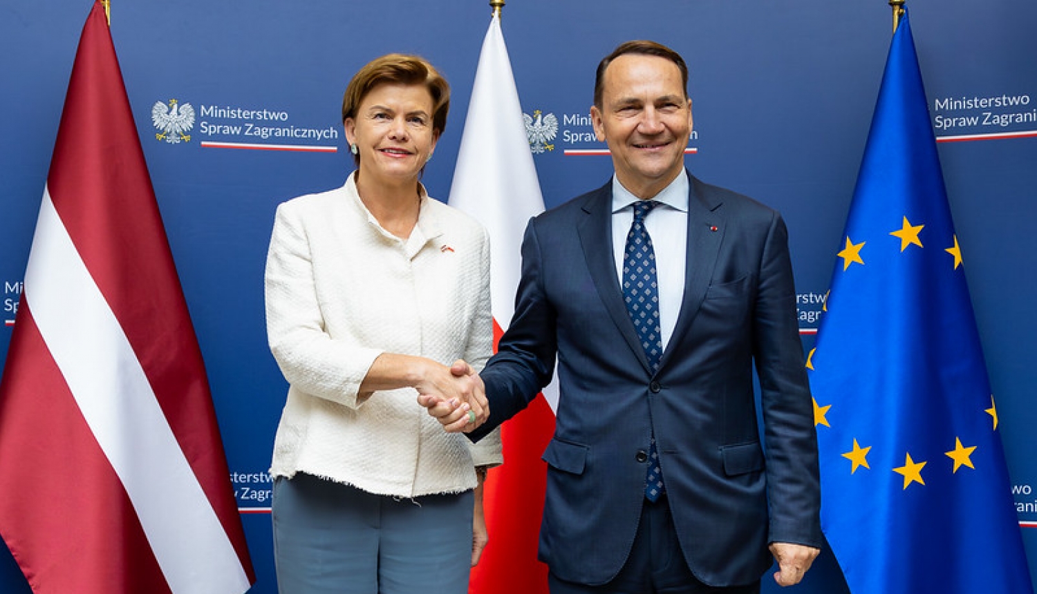 Baiba Braže un Radosław Sikorski rokasspiediens