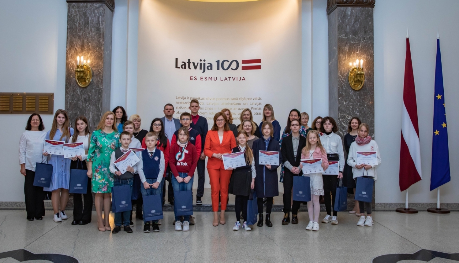 Bērnu zīmējumu konkursa "Sargāsim Latviju kopā" laureāti