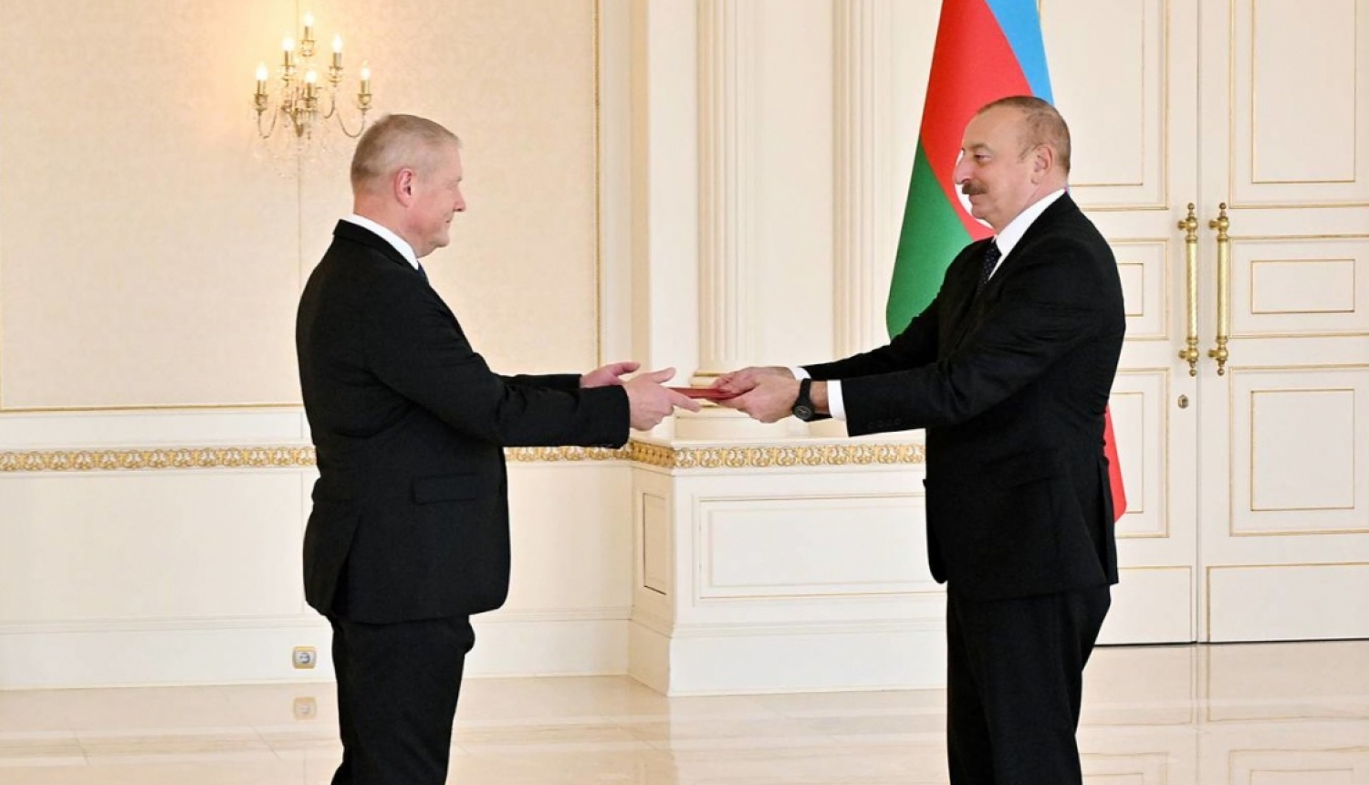Latvijas vēstnieks Azerbaidžānā Edgars Skuja iesniedz akreditācijas vēstuli Azerbaidžānas Republikas prezidentam Ilhamam Alijevam