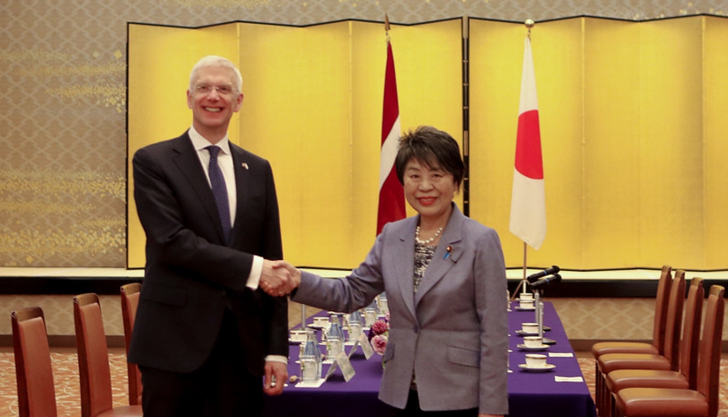 Latvijas ārlietu ministrs Krišjānis Kariņš tiekas ar Japānas ārlietu ministri Joko Kamikavu (Yoko Kamikawa)
