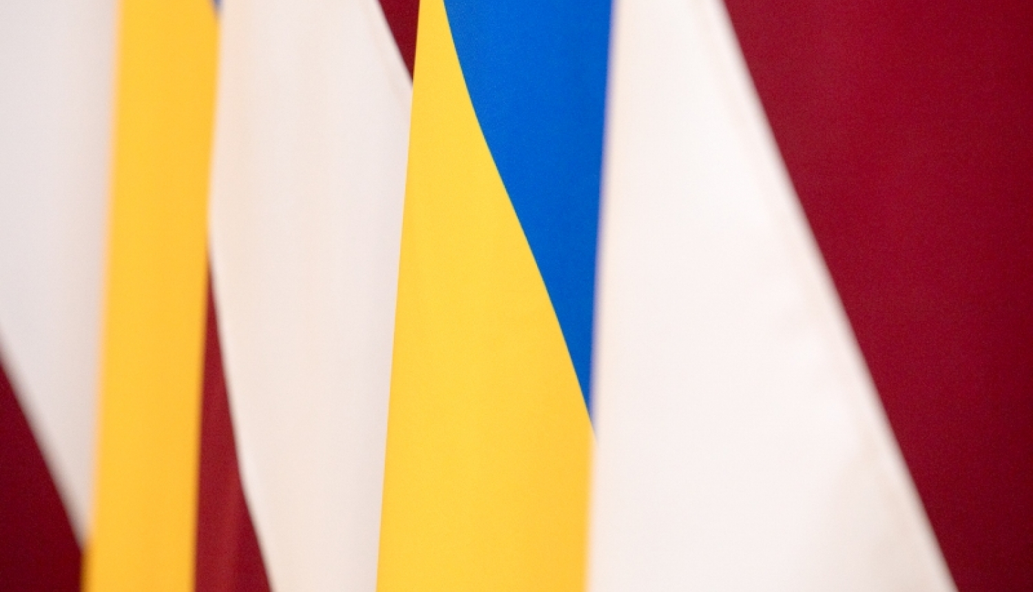 Latvijas un Ukrainas karogi