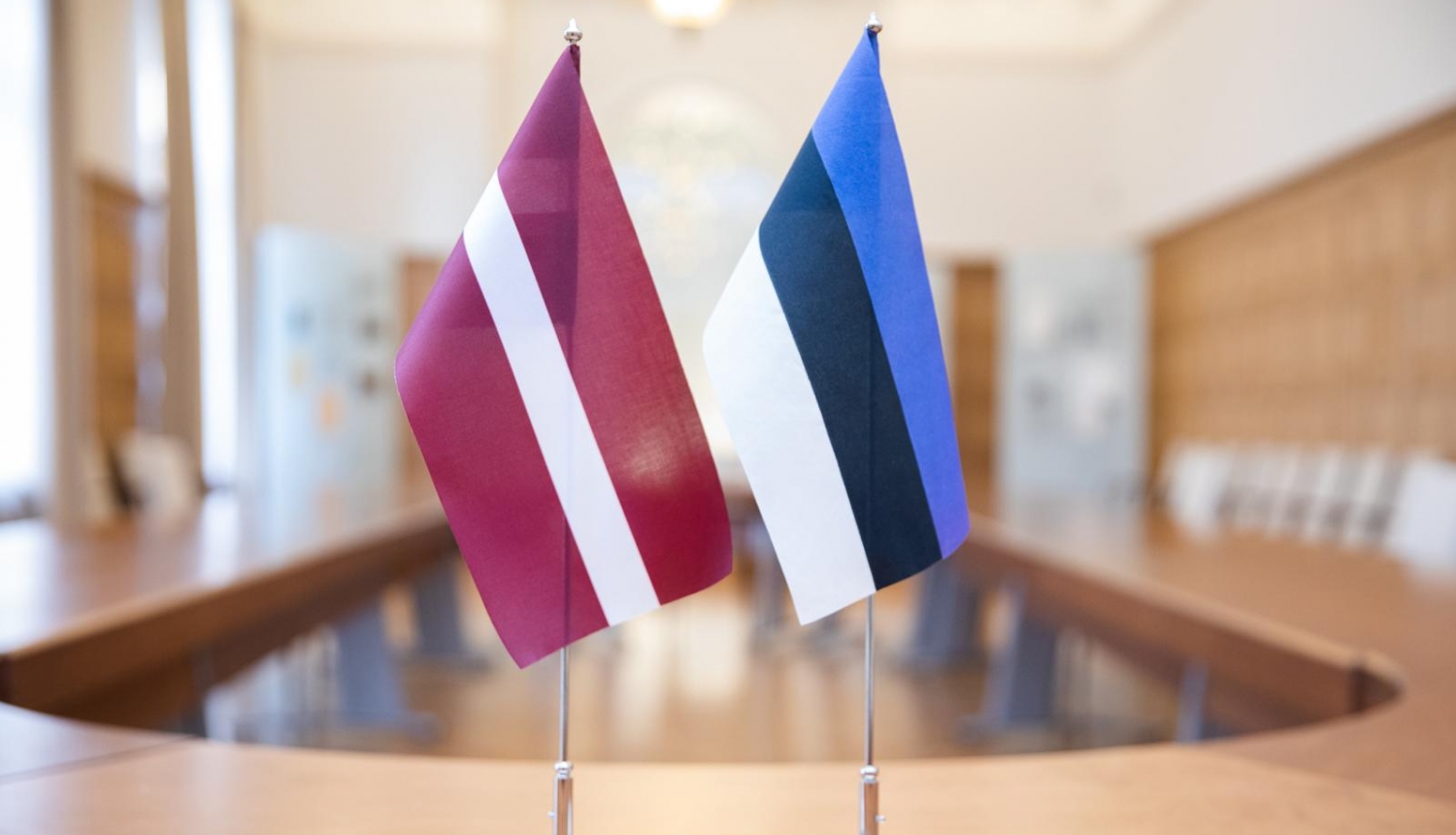 Latvijas un Igaunijas karogi
