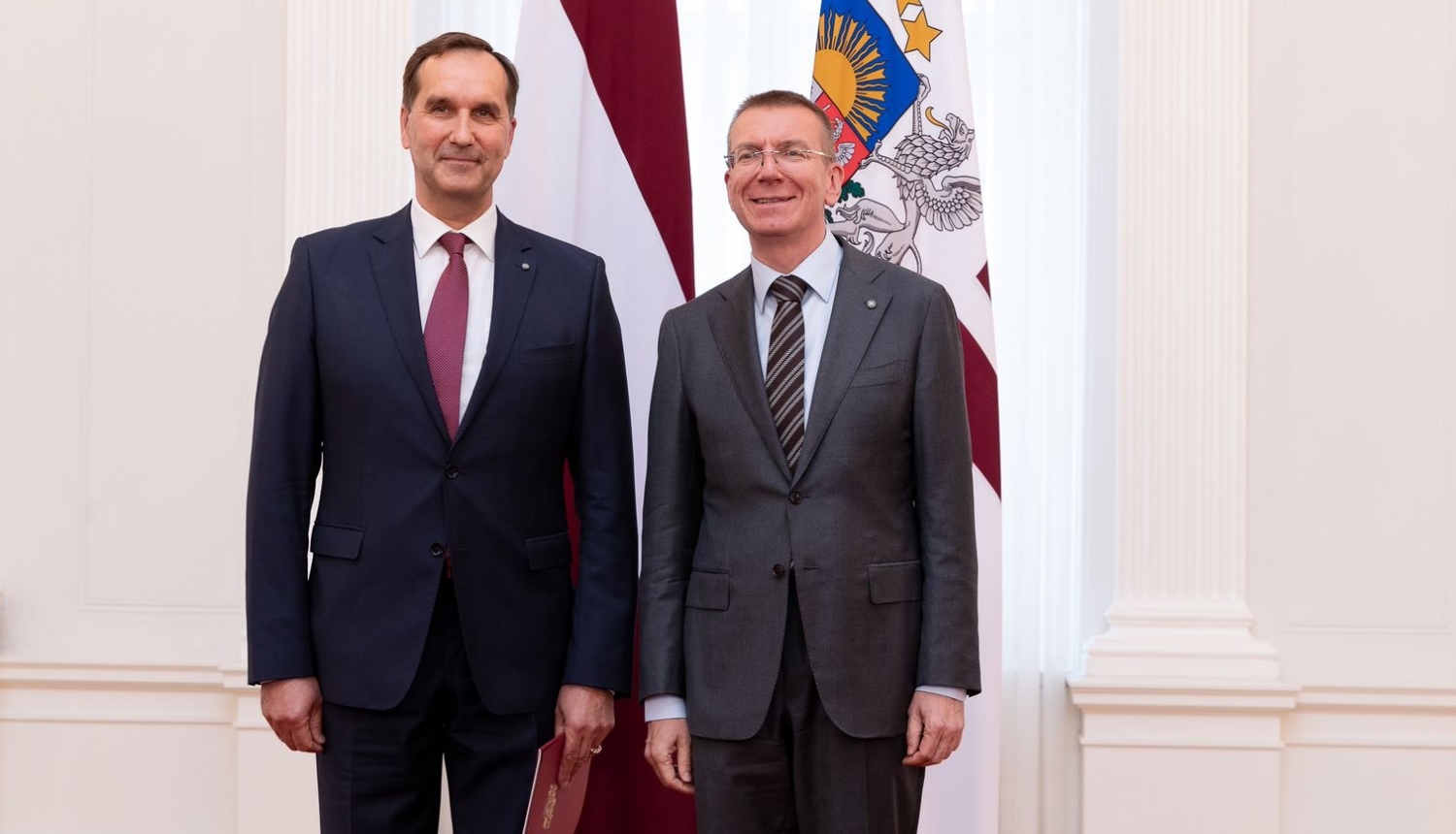Valsts prezidents pasniedz akreditācijas vēstuli Latvijas vēstniekam NATO Mārim Riekstiņam