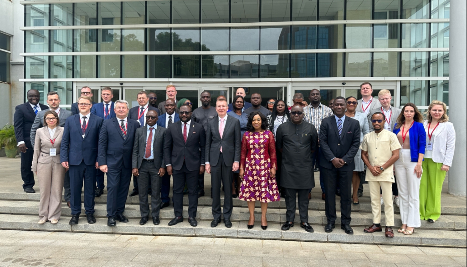 Ārlietu ministrs ar plašu uzņēmēju delegāciju apmeklē Ganu