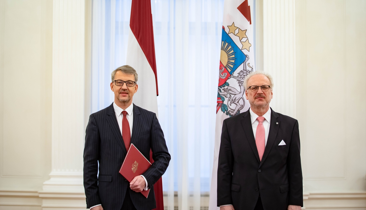 Valsts prezidents pasniedz akreditācijas vēstuli Latvijas vēstniekam Kanādā Kasparam Ozoliņam